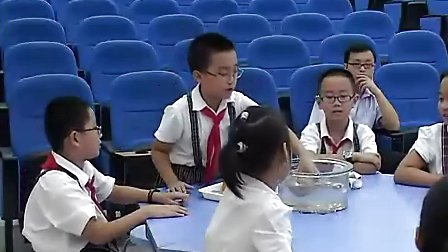 小学三年级科学优质课视频下册《把固体放入水中》_闫玲