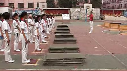 小学五年级体育教学视频《箱上前滚翻障碍接力》第四届全国体育观摩课教学视频