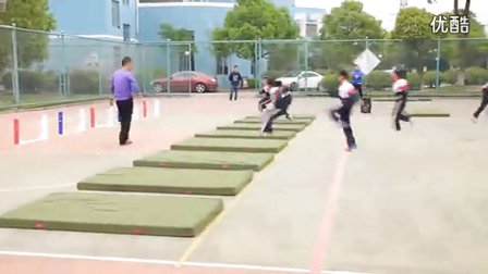 小学五年级体育《蹲踞式跳远》教学视频,张建苗,2014年优质课