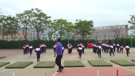 浙教版体育五年级《蹲踞式跳远》课堂教学视频实录-张建苗