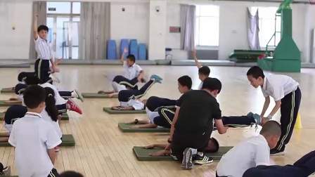 小学体育人教版三四年级《6.肩肘倒立》宁夏朱运凯