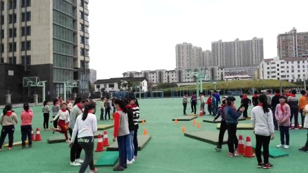 《蹲踞式跳远》优质课（科学版五年级体育，江苏省市级优课）