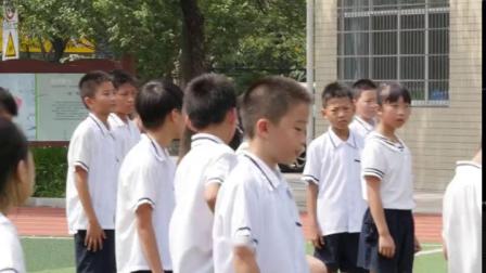 《小足球单脚向后拖球》科学版三年级体育，廖可人
