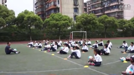 小学体育四年级《足球脚内侧踢球》课堂教学视频实录-傅轶