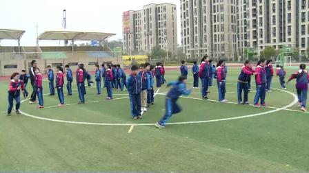 人教版体育五年级《弯道跑 十字接力》课堂教学视频实录-袁国庆