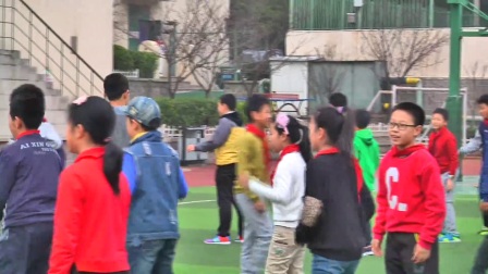 小学体育人教版五六年级《2.组合动作范例：我来教你跳舞》山东邢中辰