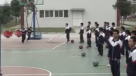 八年级体育万晓清-体育-《篮球的双手传递》_课堂实录与教师说课