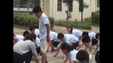 《蹲踞式起跑》优质课（科学版五年级体育，韩川川）
