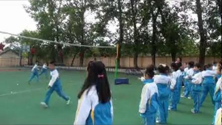 《投掷与游戏》二年级体育，王安丽