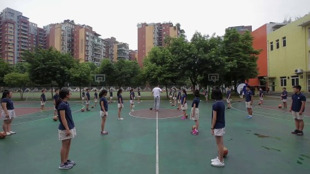 小学体育人教版五六年级《3.传接球技术与教学比赛》四川齐虹宇