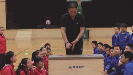 小学体育五年级《跳上成支撑接前滚翻挺身跳起》课堂教学视频实录-郑仁龙