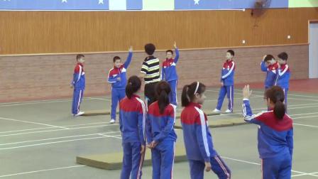 人教版体育五年级《肩肘倒立》课堂教学视频实录-吴世泽