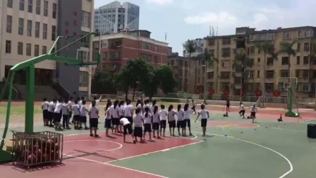 《篮球-原地双手胸前传接球》优质课（人教版五年级体育，陈敏）