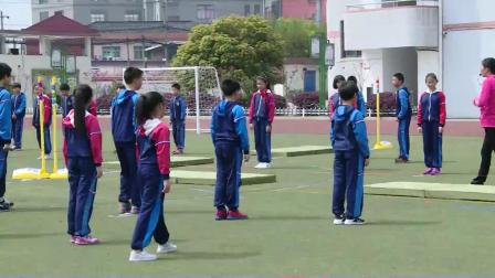 小学体育五年级《跨越式跳高》课堂教学视频实录-吴来风