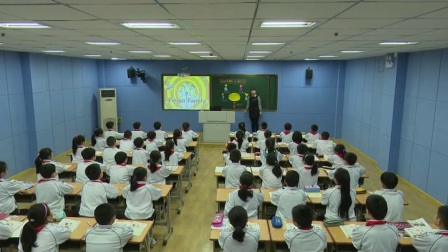 科普版小学英语三下《Lesson 8 Who is he-》河南 丁佳佳