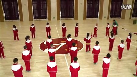人教版小学体育三年级下册《立定跳远》教学视频