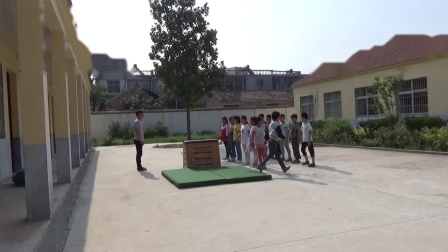 《跳上跪撑跪跳下》科学版四年级体育，石强强