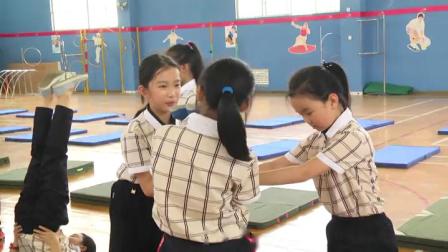 《肩肘倒立》优质课（科学版五年级体育，李美念）