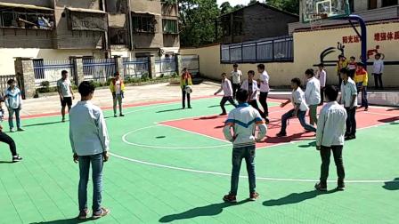 《足球-脚内侧踢球》人教版初一体育与健康，达州市县级优课