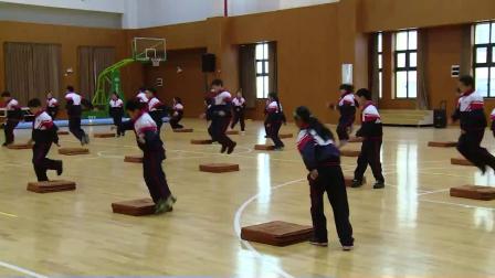 浙教版体育五年级《跨越式跳高》课堂教学视频实录-邹军权