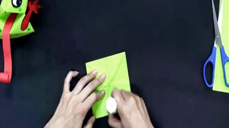 2015优质课视频《大嘴巴小青蛙》小学美术岭南版一下-深圳-库坑小学：郭薇