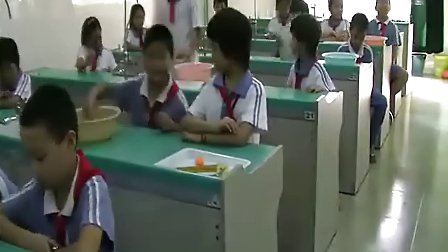 小学三年级科学优质课视频下册《使沉在水里的物体浮起来》_李菁