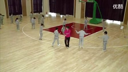 人教版小学体育一年级下册《短跳绳》教学视频