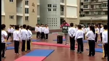 《模仿各种动物爬行》二年级体育，吴莹婕