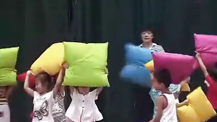 小班运动《玩布垫》周红01_上海名师幼儿园主题教学课例